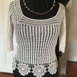 BETTE PAIGE:   WHITE  PULLOVER SIZE MEDIUM